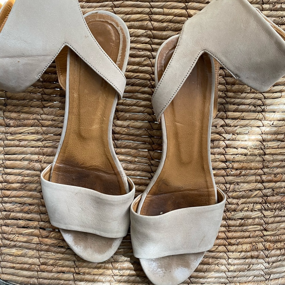Coclico nude suede low wedge sandals / size 37.5